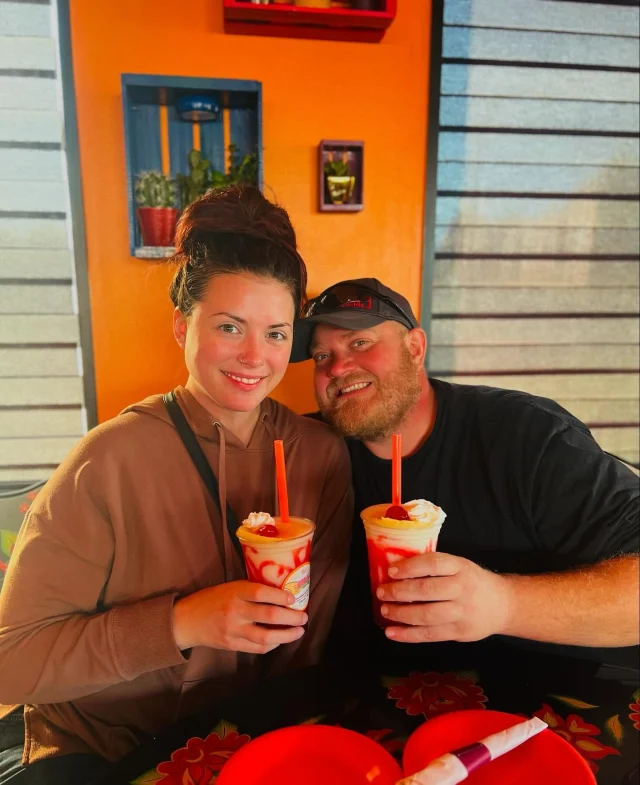 Taco ‘bout a great time! 🌮✨ Cheers to good company and cold drinks at @andaletacoshop in Downtown Sycamore. #DiscoverSycamore #SipAndSavor